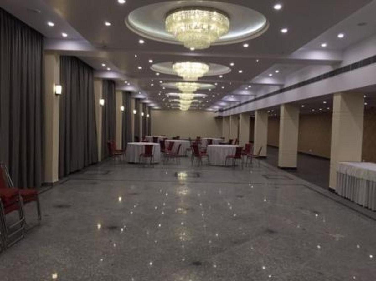 Hotel Krishna Palace, Ayodhya Exteriör bild