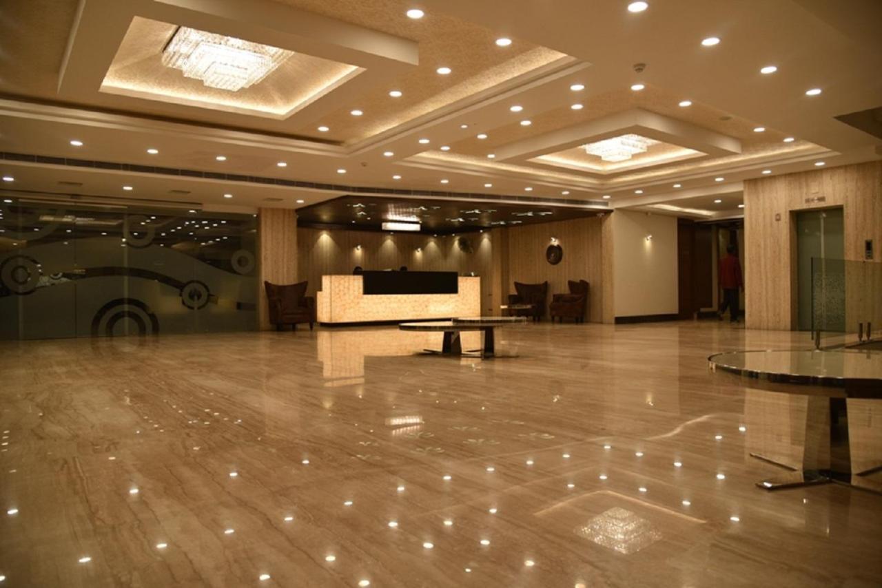 Hotel Krishna Palace, Ayodhya Exteriör bild